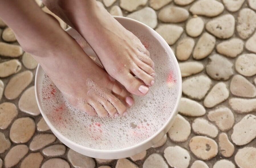 foot bath with hydrogen peroxide against fungus